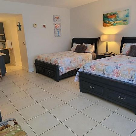 Sea Breeze, Studio 510, Beach Steps Away!+Pool+Wifi Ръскин Екстериор снимка