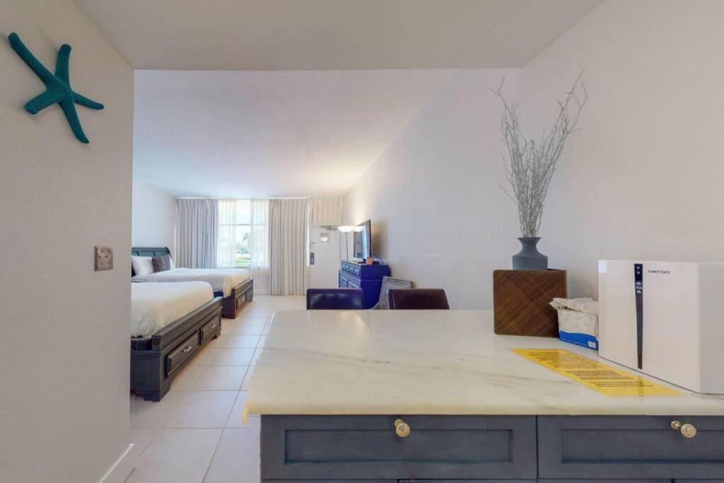 Sea Breeze, Studio 510, Beach Steps Away!+Pool+Wifi Ръскин Екстериор снимка