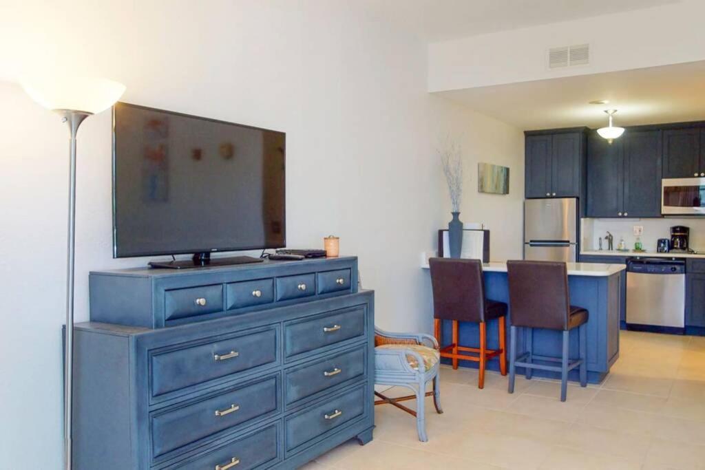 Sea Breeze, Studio 510, Beach Steps Away!+Pool+Wifi Ръскин Екстериор снимка